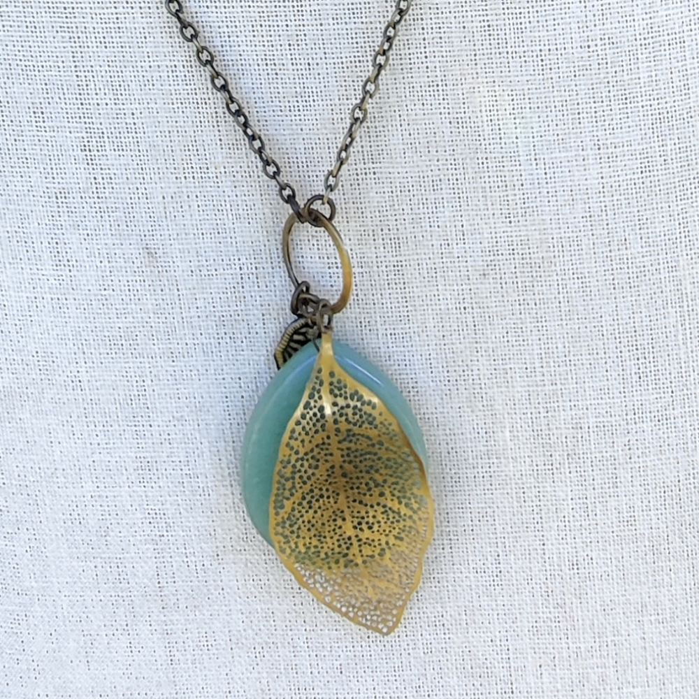 🌿 Long boho jade leaf necklace